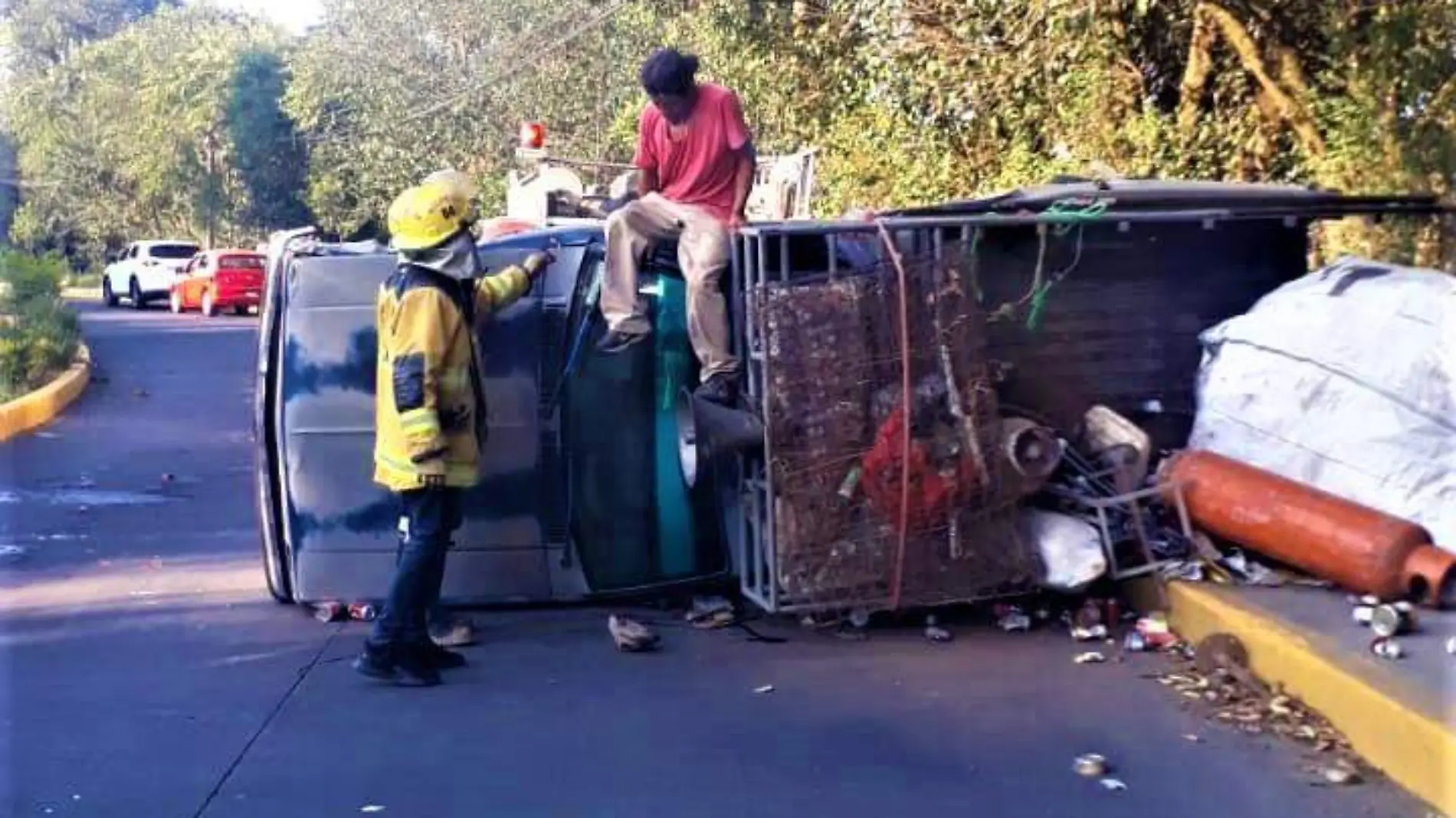 Tres lesionados tras fuerte percance vial en Huauchinango